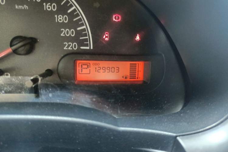 Used Nissan Sunny 2014 1.5XE CVT Elite Edition Odometer Close Up