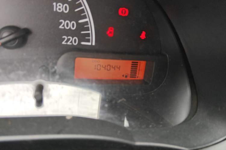 Used Nissan Sunny 2014 1.5XE Manual Elite Edition Odometer Close Up