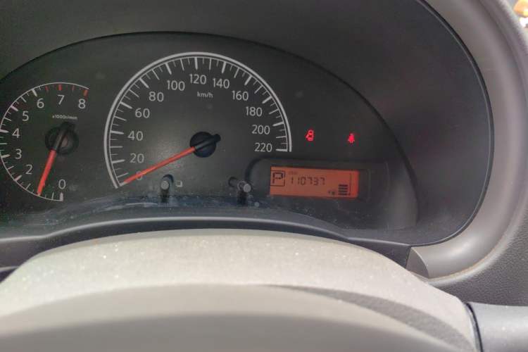 Used Nissan Sunny 2014 1.5XE CVT Elite Edition Odometer Close Up