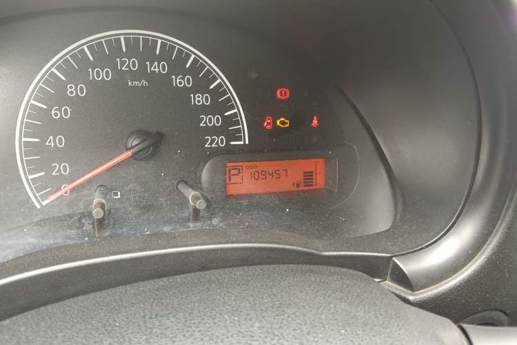 Used Nissan Sunny 2014 1.5XE CVT Elite Edition Odometer Close Up