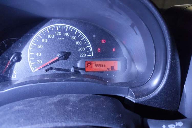 Used Nissan Sunny 2014 1.5XE CVT Elite Edition Odometer Close Up