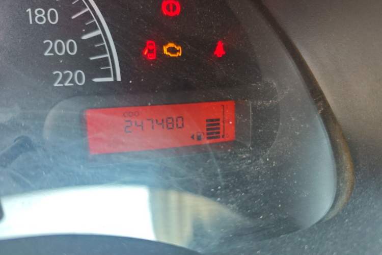 Used Nissan Sunny 2014 1.5XE Manual Comfort Edition Odometer Close Up