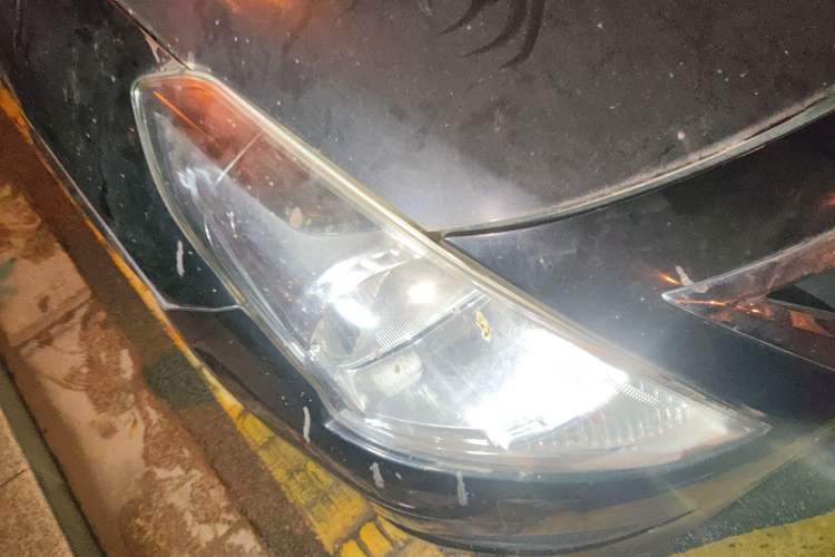 Used Nissan Sunny 2014 1.5XE Manual Comfort Edition Right Front Headlight