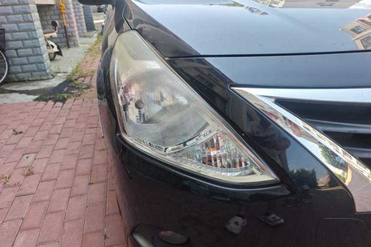 Used Nissan Sunny 2014 1.5XE Manual Comfort Edition Right Front Headlight
