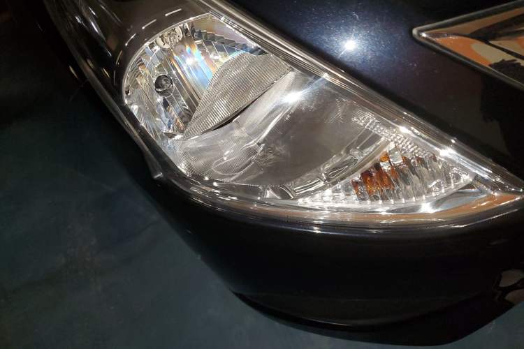 Used Nissan Sunny 2014 1.5XE Manual Comfort Edition Right Front Headlight