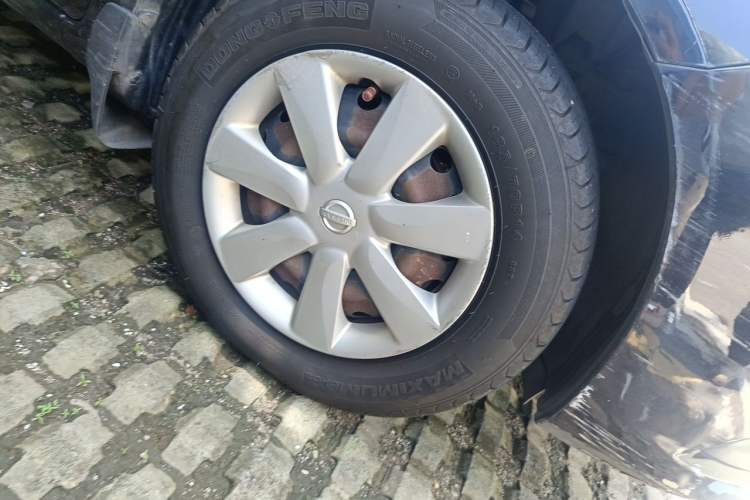 Used Nissan Sunny 2014 1.5XE CVT Elite Edition Right Front Wheel Hub