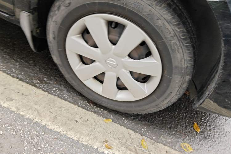 Used Nissan Sunny 2014 1.5XE Manual Elite Edition Right Front Wheel Hub