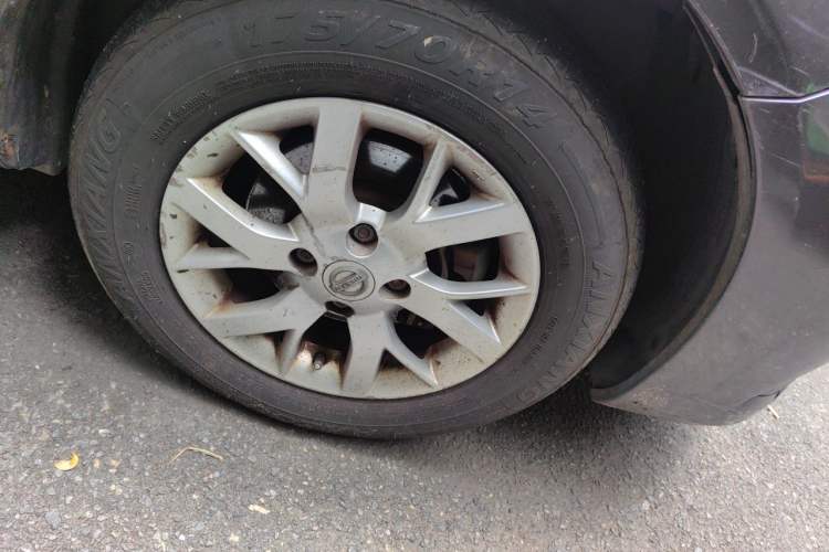 Used Nissan Sunny 2014 1.5XE CVT Elite Edition Right Front Wheel Hub