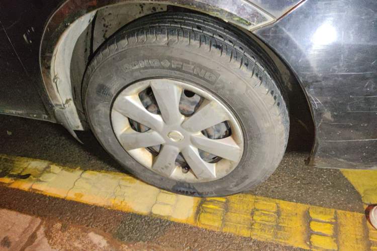 Used Nissan Sunny 2014 1.5XE Manual Comfort Edition Right Front Wheel Hub