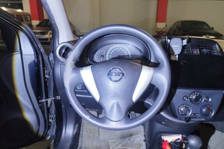 Used Nissan Sunny 2014 1.5XE CVT Elite Edition Steering Wheel
