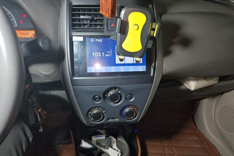 Used Nissan Sunny 2014 1.5XE Manual Elite Edition Audio And AC Panel