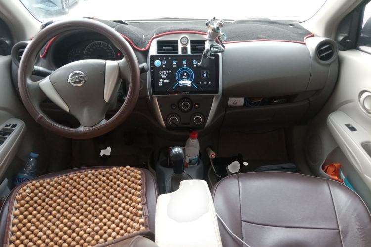 Used Nissan Sunny 2014 1.5XE Manual Comfort Edition Center Console