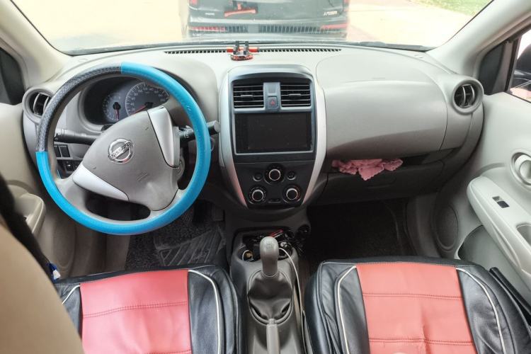Used Nissan Sunny 2014 1.5XE Manual Comfort Edition Center Console
