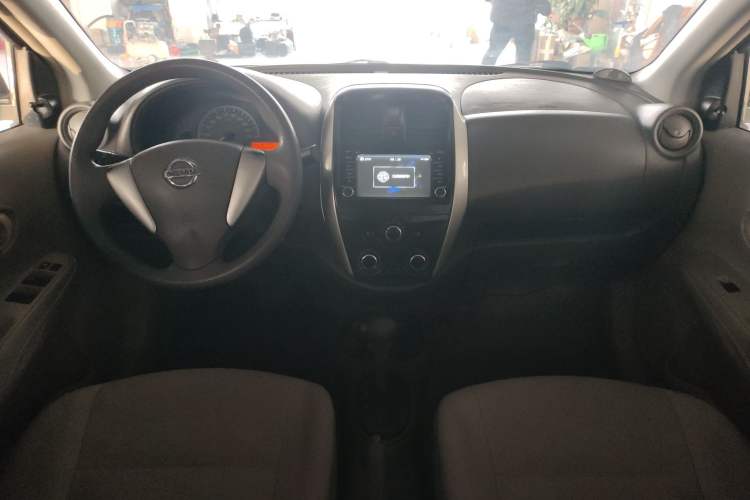 Used Nissan Sunny 2014 1.5XE CVT Comfort Edition Center Console