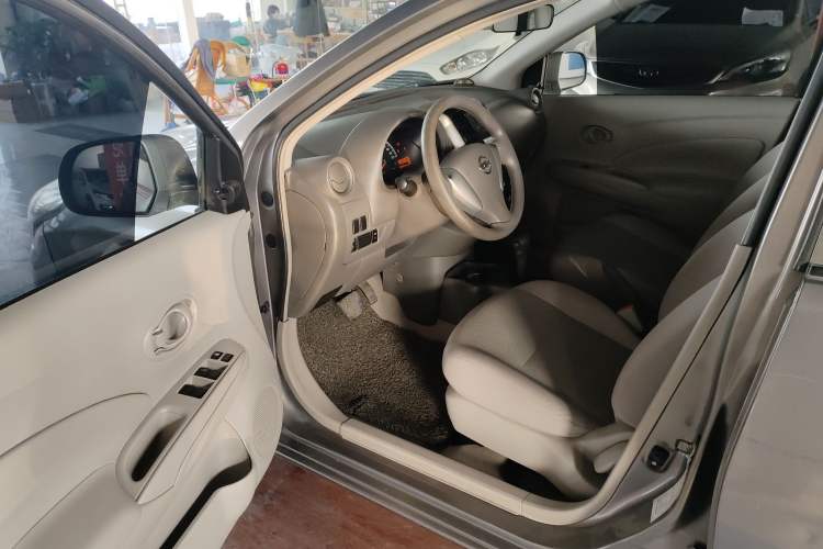 Used Nissan Sunny 2014 1.5XE CVT Comfort Edition Driver Seat