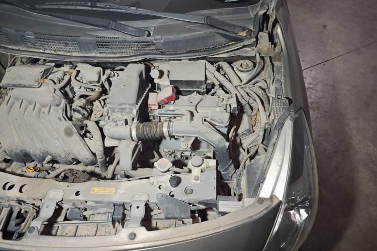Used Nissan Sunny 2014 1.5XE Manual Elite Edition Engine Bay Left
