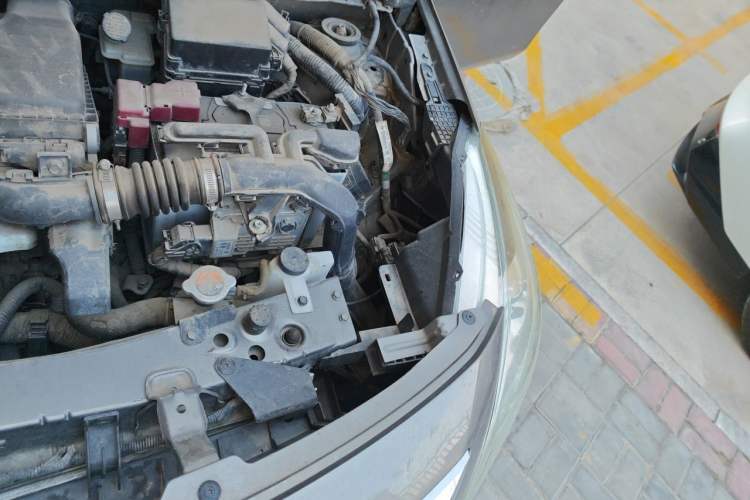Used Nissan Sunny 2014 1.5XE CVT Comfort Edition Engine Bay Left