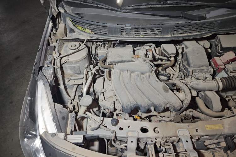Used Nissan Sunny 2014 1.5XE Manual Elite Edition Engine Bay Right