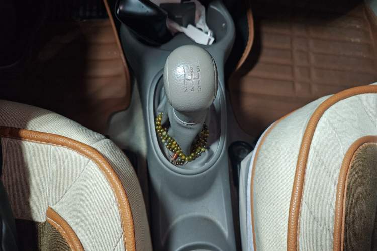 Used Nissan Sunny 2014 1.5XE Manual Elite Edition Gear Lever