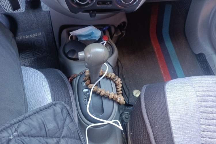 Used Nissan Sunny 2014 1.5XE CVT Comfort Edition Gear Lever