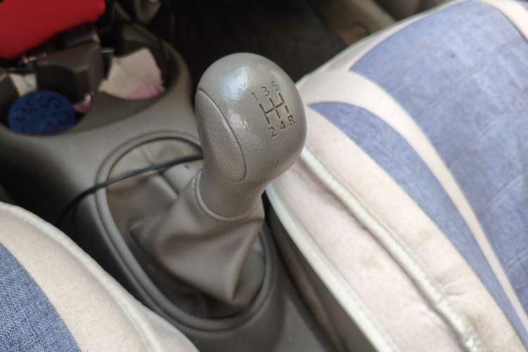 Used Nissan Sunny 2014 1.5XE Manual Elite Edition Gear Lever