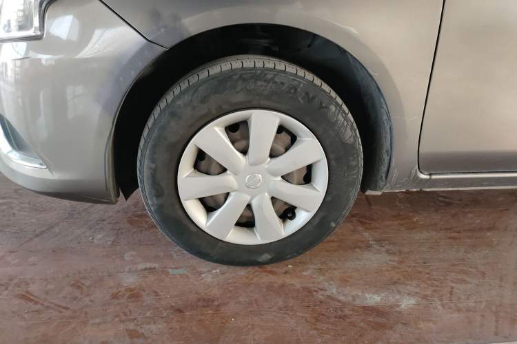 Used Nissan Sunny 2014 1.5XE CVT Comfort Edition Left Front Wheel Hub