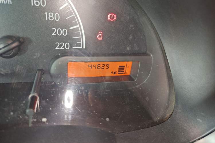 Used Nissan Sunny 2014 1.5XE Manual Elite Edition Odometer Close Up