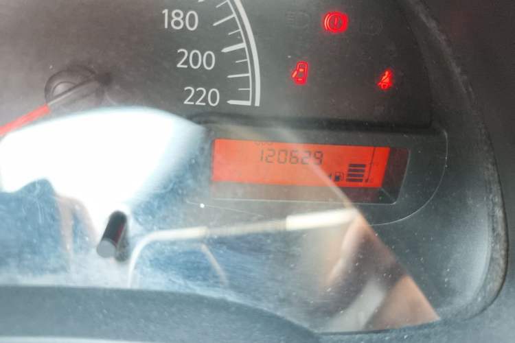 Used Nissan Sunny 2014 1.5XE Manual Comfort Edition Odometer Close Up