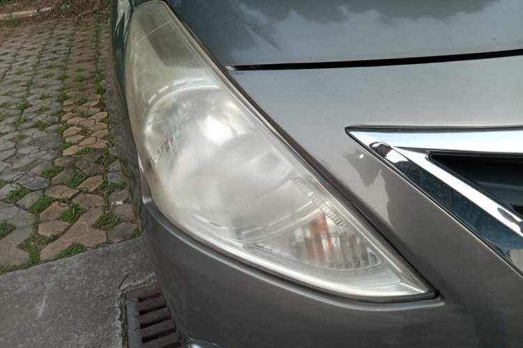 Used Nissan Sunny 2014 1.5XE Manual Comfort Edition Right Front Headlight