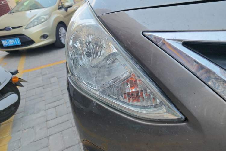 Used Nissan Sunny 2014 1.5XE CVT Comfort Edition Right Front Headlight