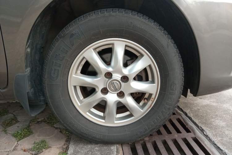Used Nissan Sunny 2014 1.5XE Manual Comfort Edition Right Front Wheel Hub