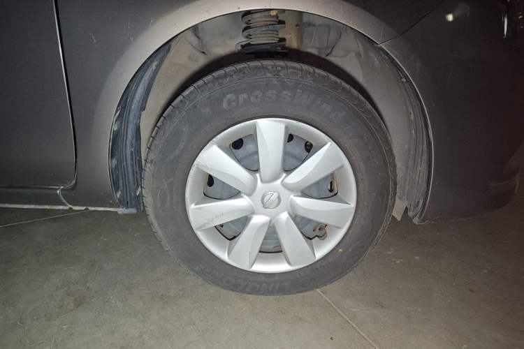 Used Nissan Sunny 2014 1.5XE Manual Elite Edition Right Front Wheel Hub