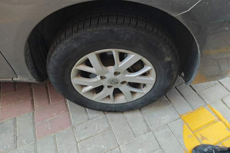 Used Nissan Sunny 2014 1.5XE CVT Comfort Edition Right Front Wheel Hub