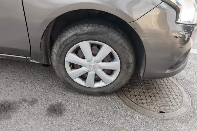 Used Nissan Sunny 2014 1.5XE Manual Comfort Edition Right Front Wheel Hub