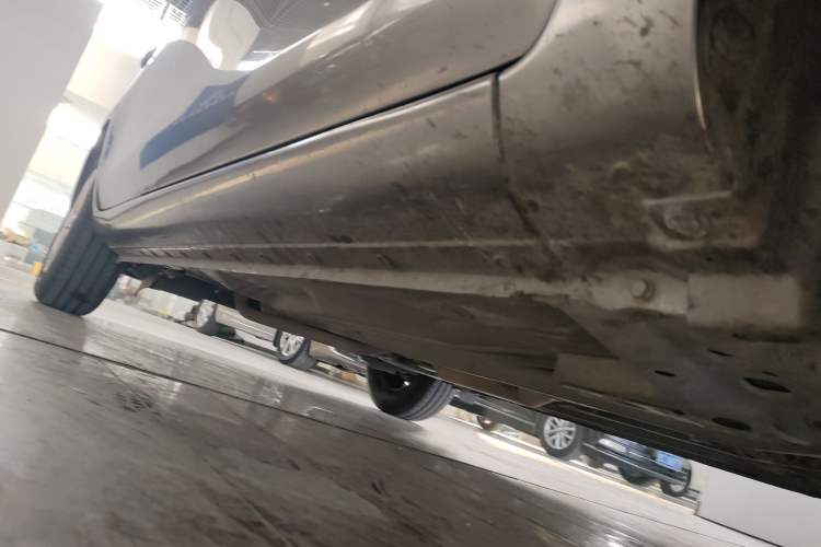 Used Nissan Sunny 2014 1.5XE CVT Comfort Edition Right Side Sill