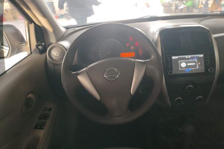 Used Nissan Sunny 2014 1.5XE CVT Comfort Edition Steering Wheel