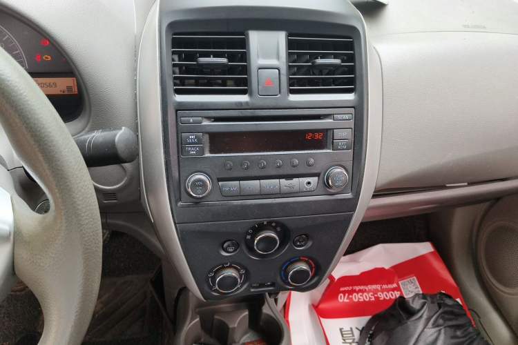 Used Nissan Sunny 2014 1.5XE CVT Elite Edition Audio And AC Panel