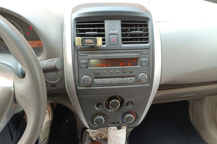 Used Nissan Sunny 2014 1.5XE CVT Comfort Edition Audio And AC Panel