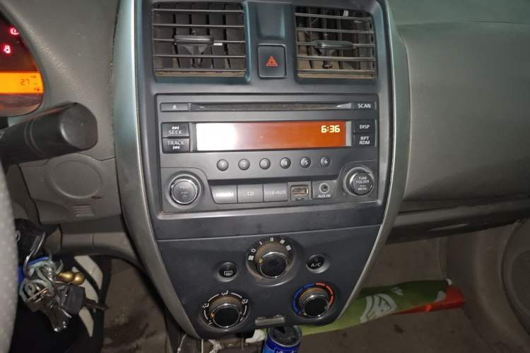 Used Nissan Sunny 2014 1.5XE CVT Comfort Edition Audio And AC Panel