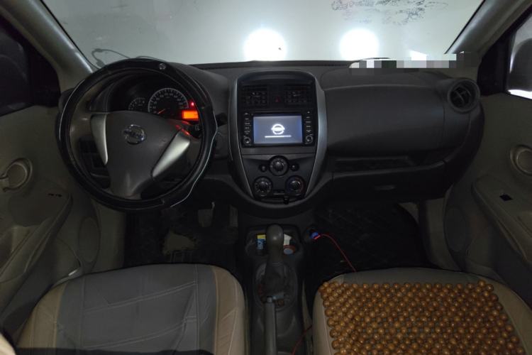 Used Nissan Sunny 2014 1.5XE Manual Comfort Edition Center Console