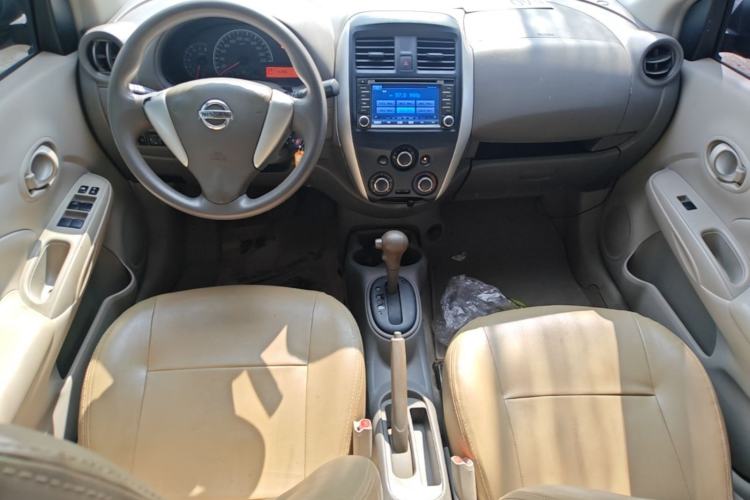 Used Nissan Sunny 2014 1.5XE CVT Elite Edition Center Console
