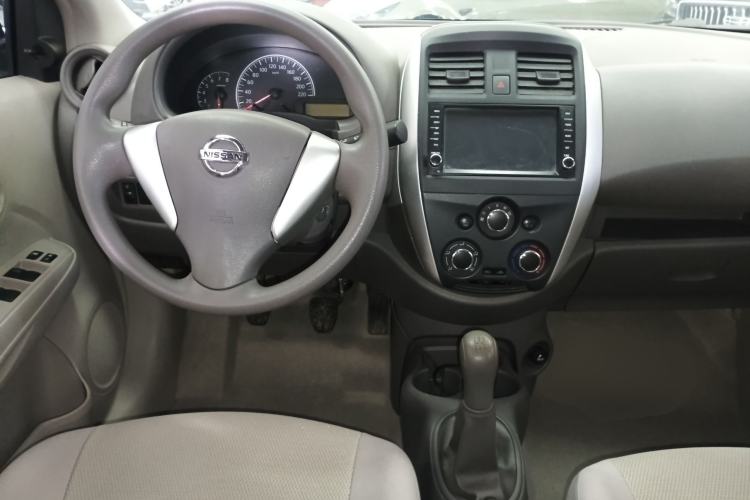 Used Nissan Sunny 2014 1.5XE Manual Comfort Edition Center Console