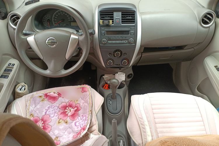 Used Nissan Sunny 2014 1.5XE CVT Comfort Edition Center Console