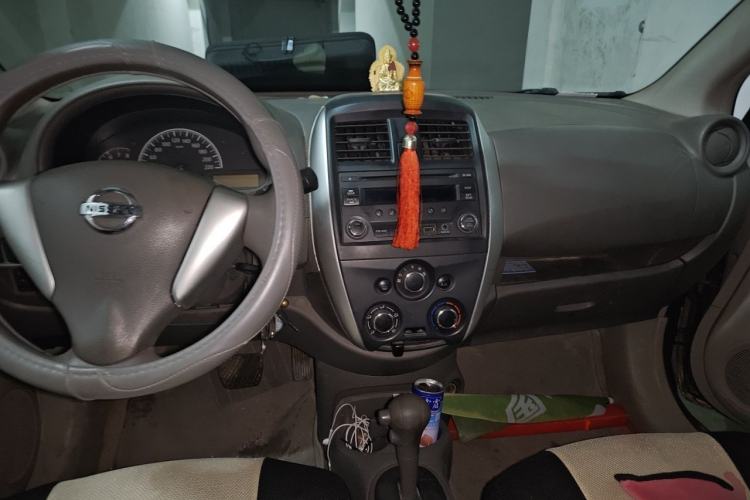 Used Nissan Sunny 2014 1.5XE CVT Comfort Edition Center Console