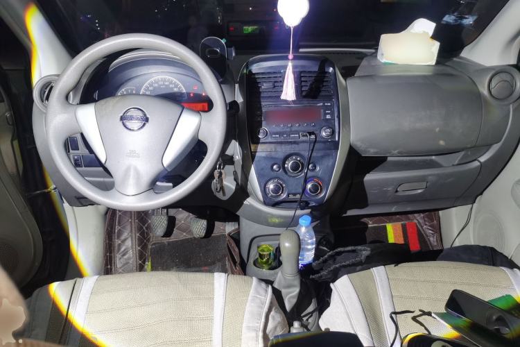 Used Nissan Sunny 2014 1.5XE Manual Comfort Edition Center Console