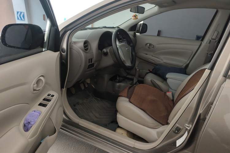 Used Nissan Sunny 2014 1.5XE Manual Elite Edition Driver Seat