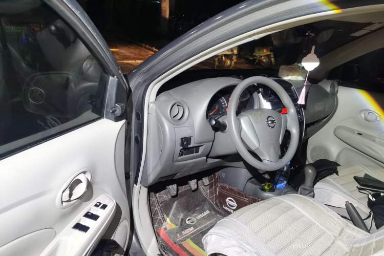 Used Nissan Sunny 2014 1.5XE Manual Comfort Edition Driver Seat