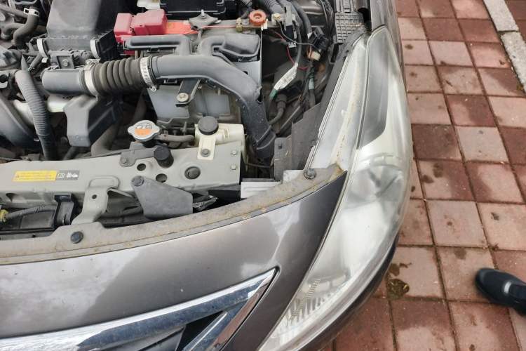 Used Nissan Sunny 2014 1.5XE Manual Elite Edition Engine Bay Left