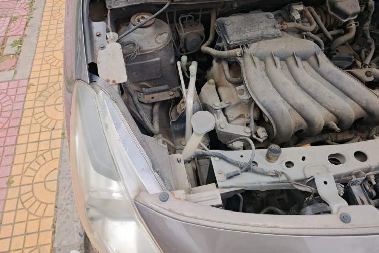 Used Nissan Sunny 2014 1.5XE Manual Comfort Edition Engine Bay Right