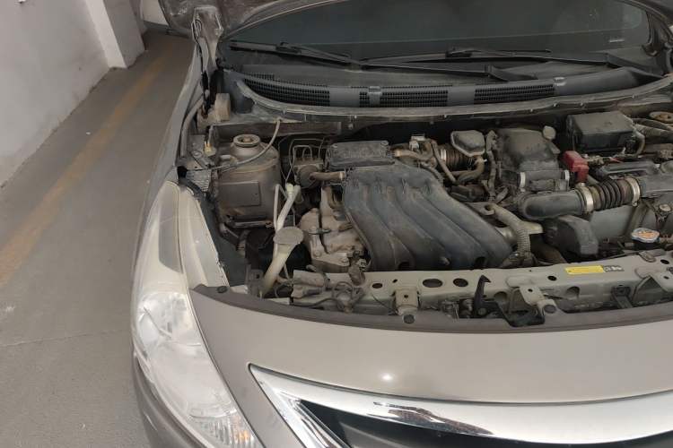 Used Nissan Sunny 2014 1.5XE Manual Elite Edition Engine Bay Right